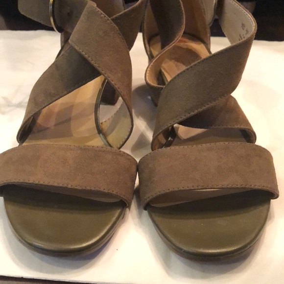 Naturalizer low stacked heel wide criss cross ankle strap faux suede sandals - Picture 9 of 12